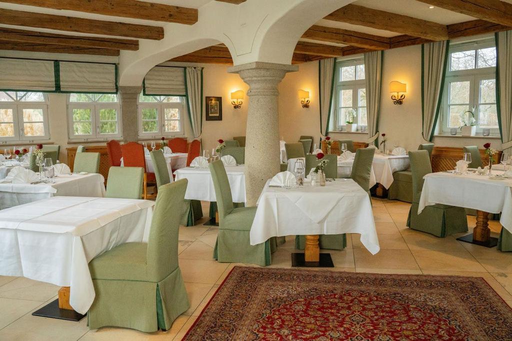 Gut Altholz Landhotel Und Restaurant Hutter Plattling Esterno foto